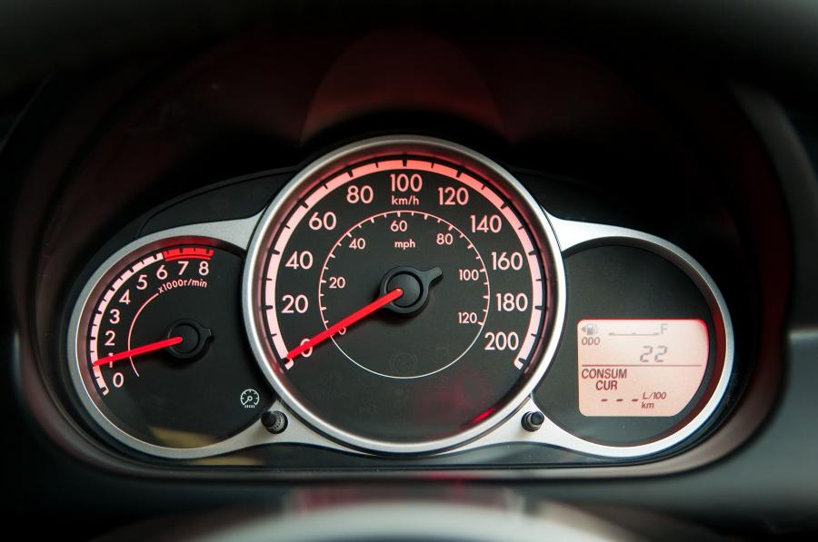  Mazda2 2010 года  (фото 172 из 183)